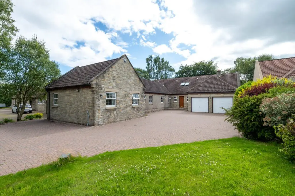 1 Ashwood Steadings Mawcarse Milnathort KY13 9SB