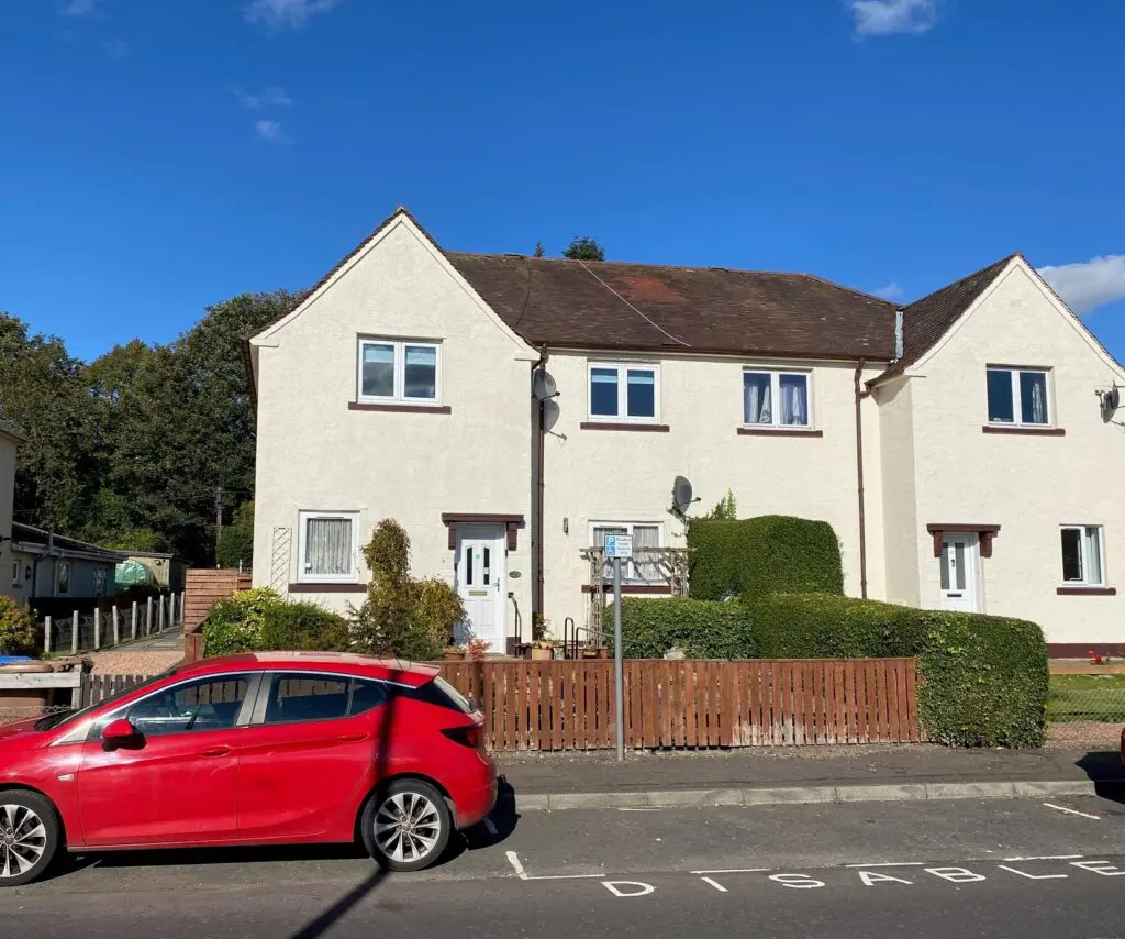 25 Glebe Park Strathmiglo KY14 7QF